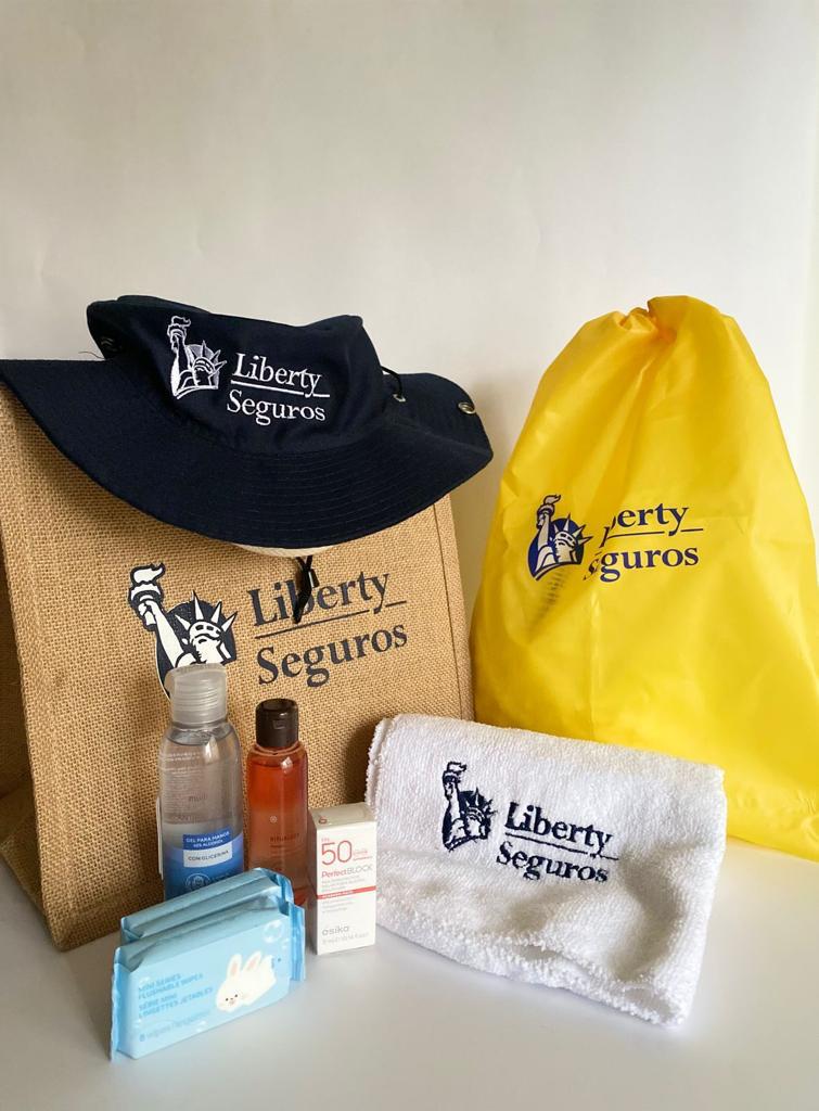Kit de regalos corporativos personalizados para Liberty Seguros