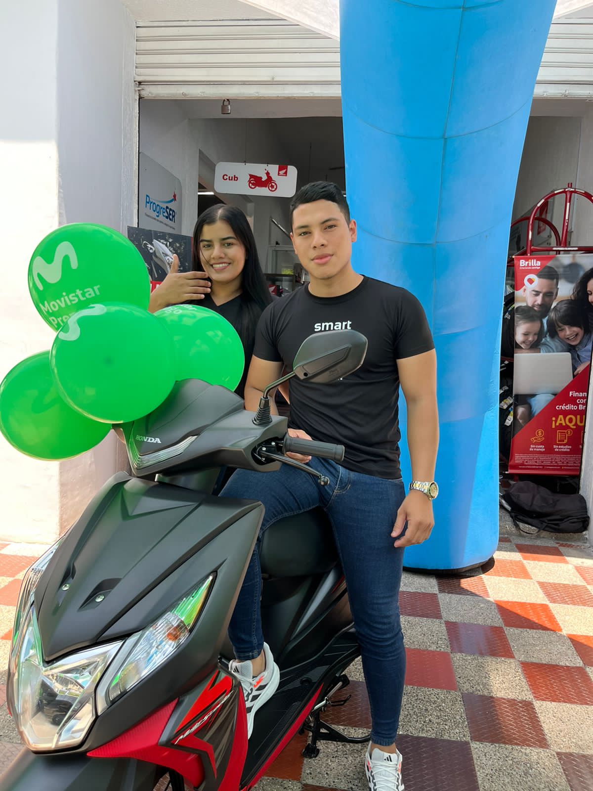 Entrega de incentivos en una activación Movistar